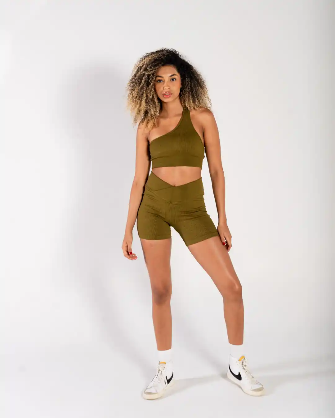 Conjunto licra corta y top cruzado